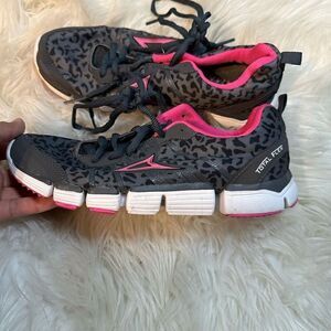 Pirma pink women’s sneakers size 6.5